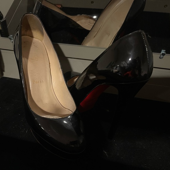 Christian LouBoutin Patent Leather Bianca Heels Sz 38.5 Original Box & Dust Bag - Picture 3 of 6